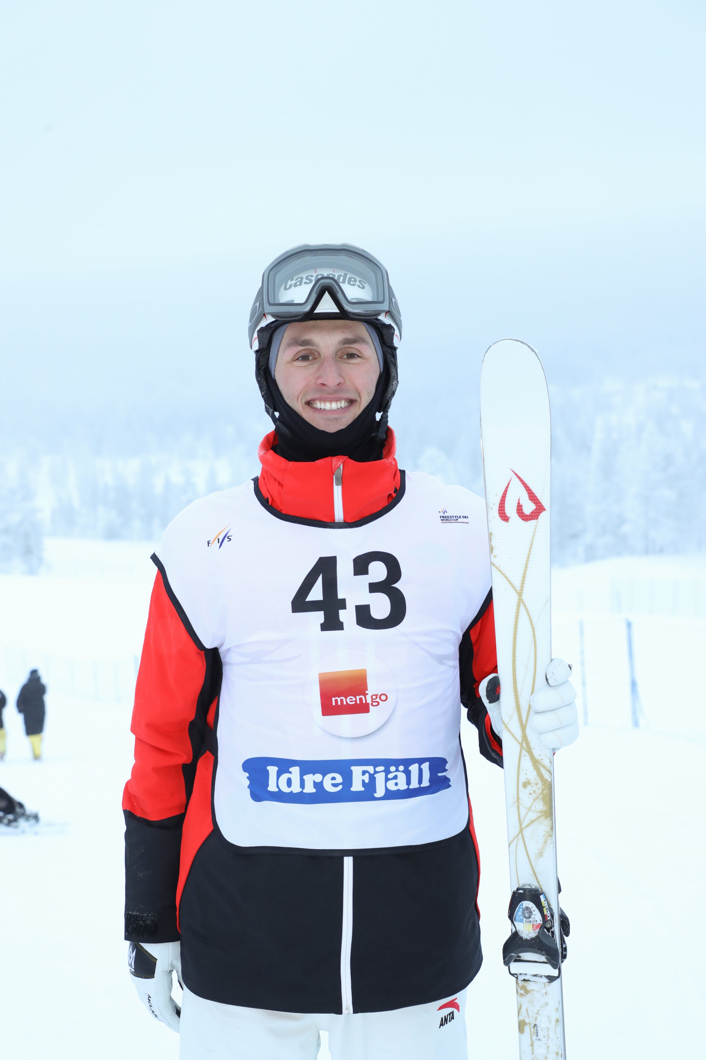 Photo of Elliot Vaillancourt - Mogul Skier